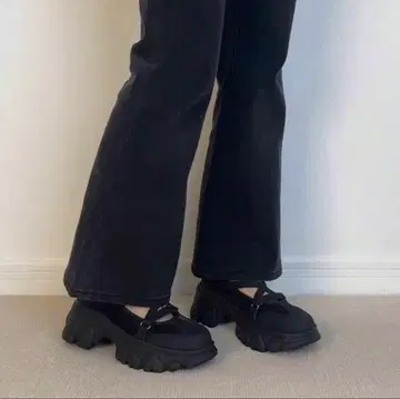 블랙 크로스 스트랩 스포츠 샌들