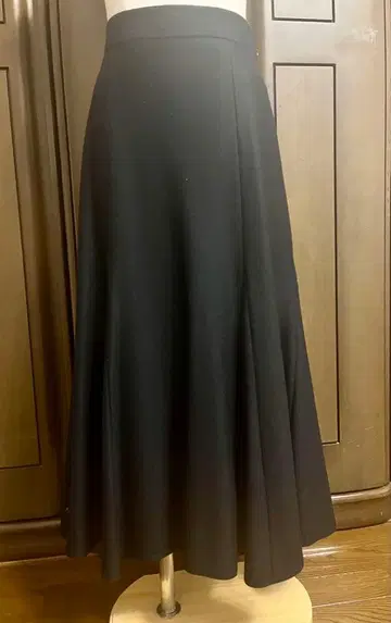 유나이티드 애로우즈 블랙 플레어 스커트