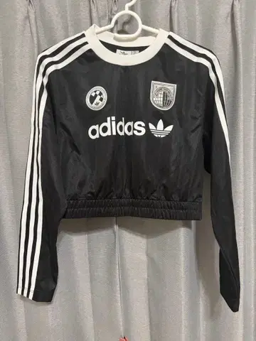 adidas 크롭 상의 블랙 M