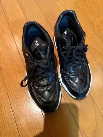 Diana 힐 스니커즈