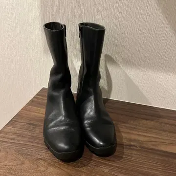 CAMPER 블랙 가죽 부츠 지퍼 포함