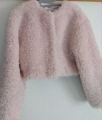 SNIDEL 숏 기장의 보아 아우터