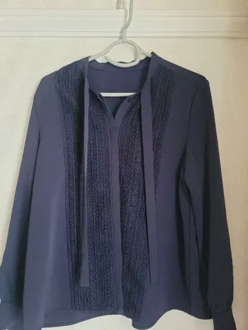 [ PLST ] UV컷 프론트 레이스 보타이 블라우스 L 네이비