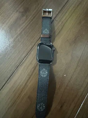 블랙 가죽 벨트 시계