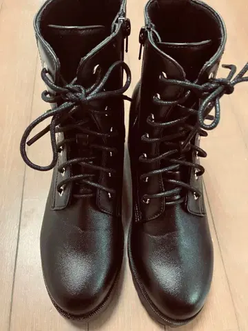 블랙 레이스업 부츠