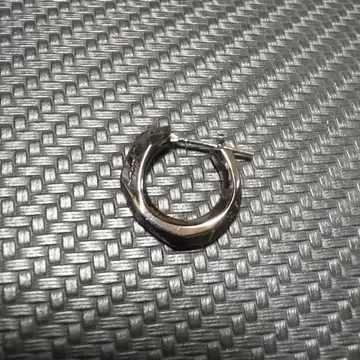 [ GARNI ] 크로커리 피어스 - 블랙 / 왼쪽 귀용