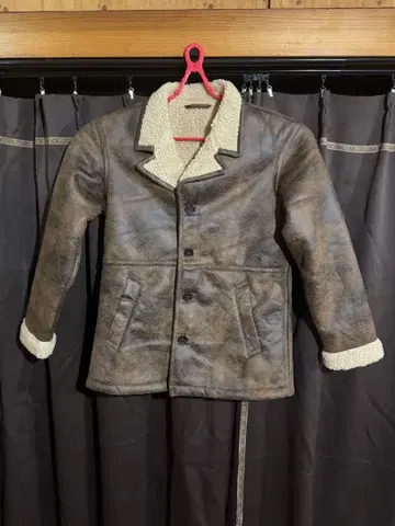 브라운 가죽 무스탕 코트