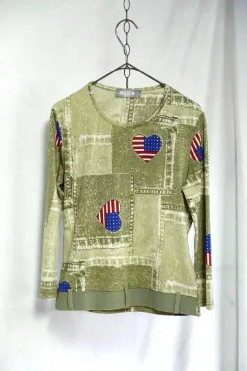 PARIS 올리브 그린 긴팔 티셔츠 하트 무늬 티셔츠