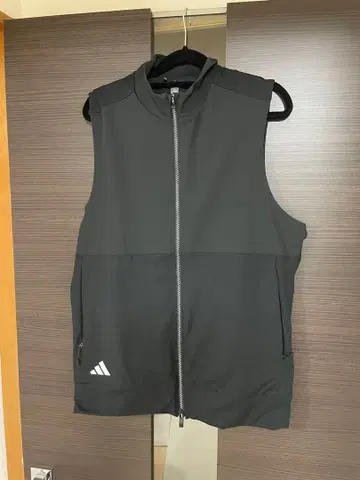 새상품 adidas 블랙 슬리브리스 베스트 M