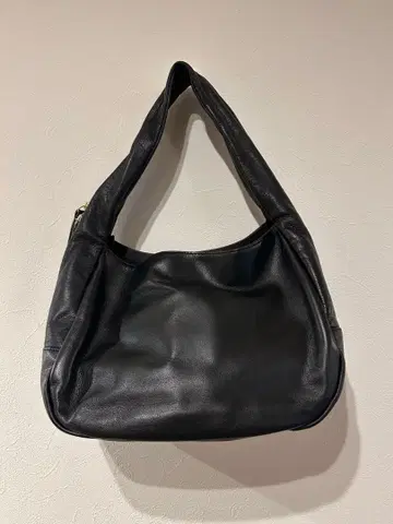 russet 소프트 가죽 핸드백 블랙