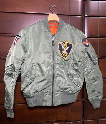 AVIREX MA-1 패치드 플라잉 타이거즈