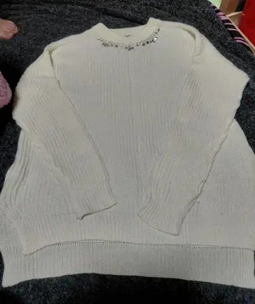 아이보리 비쥬 니트