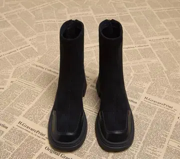 블랙 스웨이드 통굽 부츠