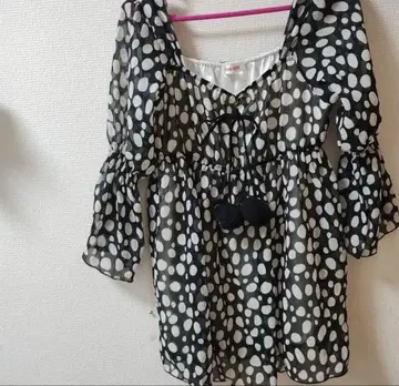 CHU XXX 도트 무늬 5부 소매 튜닉 프리 사이즈