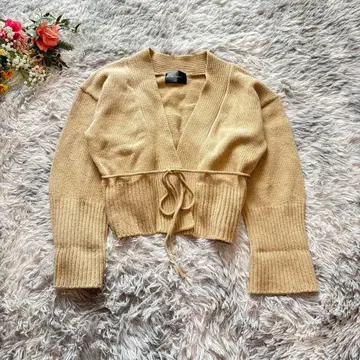 니트 가디건 [ F ] 베이지 허리 마크 한국 코디 유누맨션