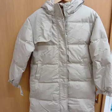 베이지 후드 부착 롱 다운 자켓