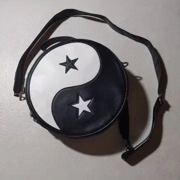 CANDY STRIPPER 음양 마크 숄더백