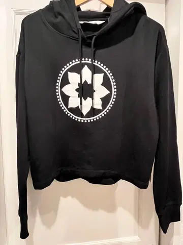 택 포함 새상품 Club Pilates 크롭 후드티 블랙 S