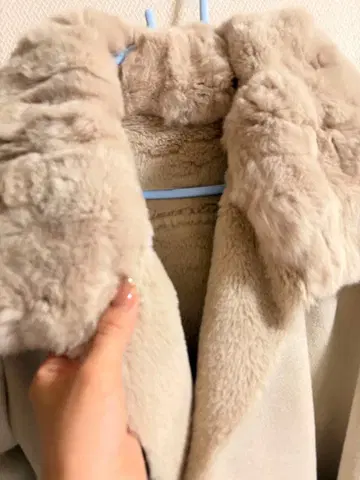 ROYAL PARTY 베이지 무스탕 코트