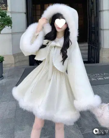 후드 부착 화이트 판초 화이트 셋업 퍼 원피스