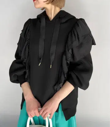 PICCIN 프릴 후디 블랙 [ M 사이즈 ]