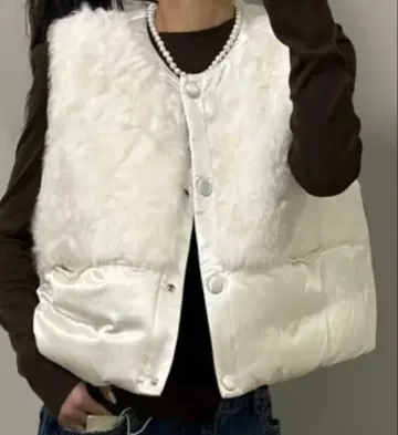 화이트 퍼 다운 베스트