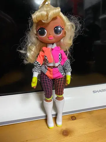 컬러풀 스트릿 패션 인형