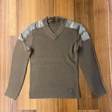 가격 인하 새상품급 VUITTON 남성용 타이트 니트 긴팔 카키