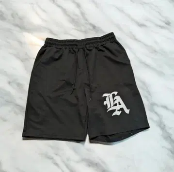 LA 로고 블랙 숏팬츠