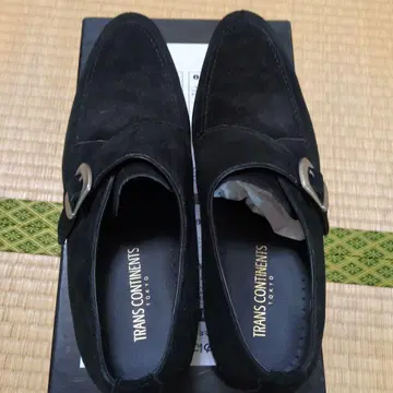 TRANS CONTINENTS 블랙 스웨이드 로퍼 43