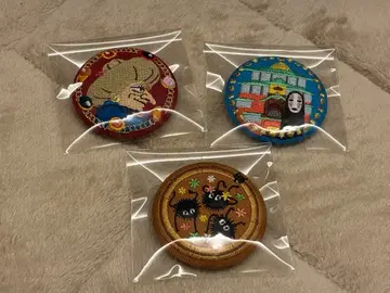 지브리 센과 치히로의 행방불명 캔뱃지 자수