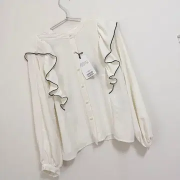 인터플래닛 폴라 멀티 WAY 프릴 블라우스