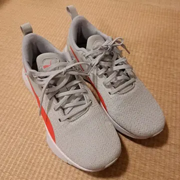 Puma 스니커즈 그레이/오렌지