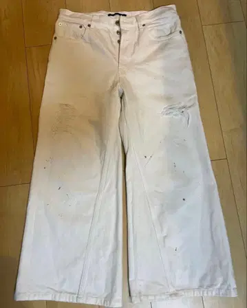 AP STUDIO 화이트 와이드 데미지 데님