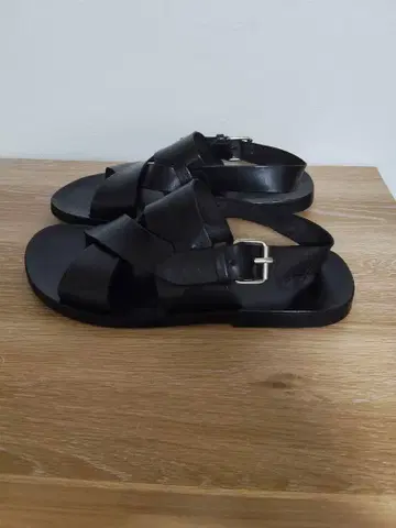 IL BISONTE 가죽 샌들 블랙 블랙 일비종떼 샌들 40