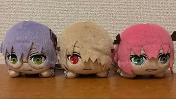 헤븐 번즈 레드 누워있는 봉제 인형