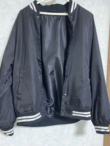 블랙 바시티 자켓