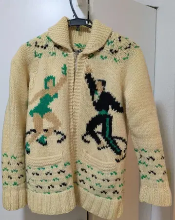 아이스 스케이트 패턴 카우친 스웨터