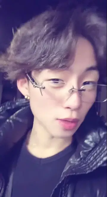 HOUSE OF WOO 장식 포함 안경 케이스 포함