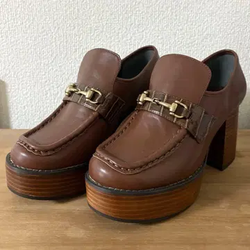 [ 미사용 새상품 ] JEANASIS 비트 부착 힐 로퍼