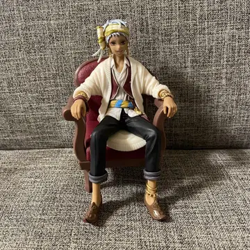 카림 알 아짐 트위스테 프리미엄 그레이스 시츄에이션 피규어