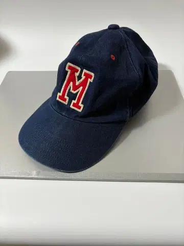 BLUE BLUE 네이비 캡 M 자수