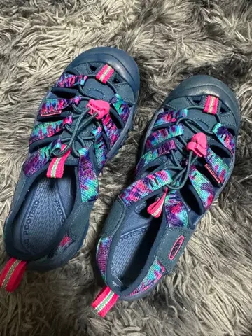 KEEN 키즈 샌들 네이비/멀티 컬러