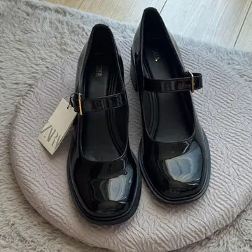 ZARA 에나멜 가죽풍 힐 슈즈