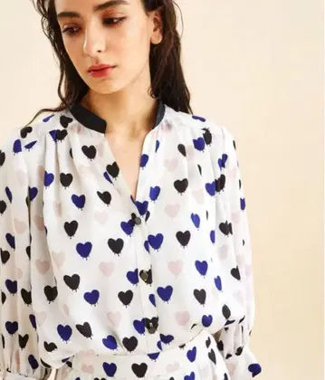 23SS 그레이스 클래스 그레이스 콘티넨탈 하트 스키퍼 블라우스 36