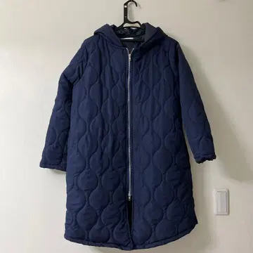 네이비 퀼팅 롱 코트 후드 부착