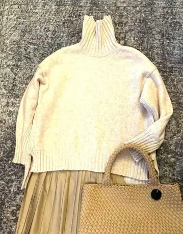 미 투모로우랜드 맥피 하이넥 스웨터 라이트 베이지 M