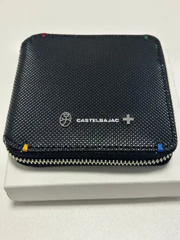 미사용 까스텔바작 CASTELBAJAC 라운드 지퍼 접이식 지갑