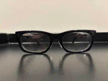 올리버 골드스미스 바이스 콘술 S 블랙