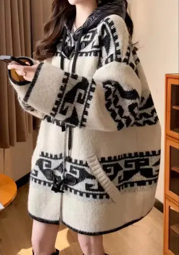 아이보리 블랙 레트로 패턴 후드 부착 니트 가디건 프리 사이즈